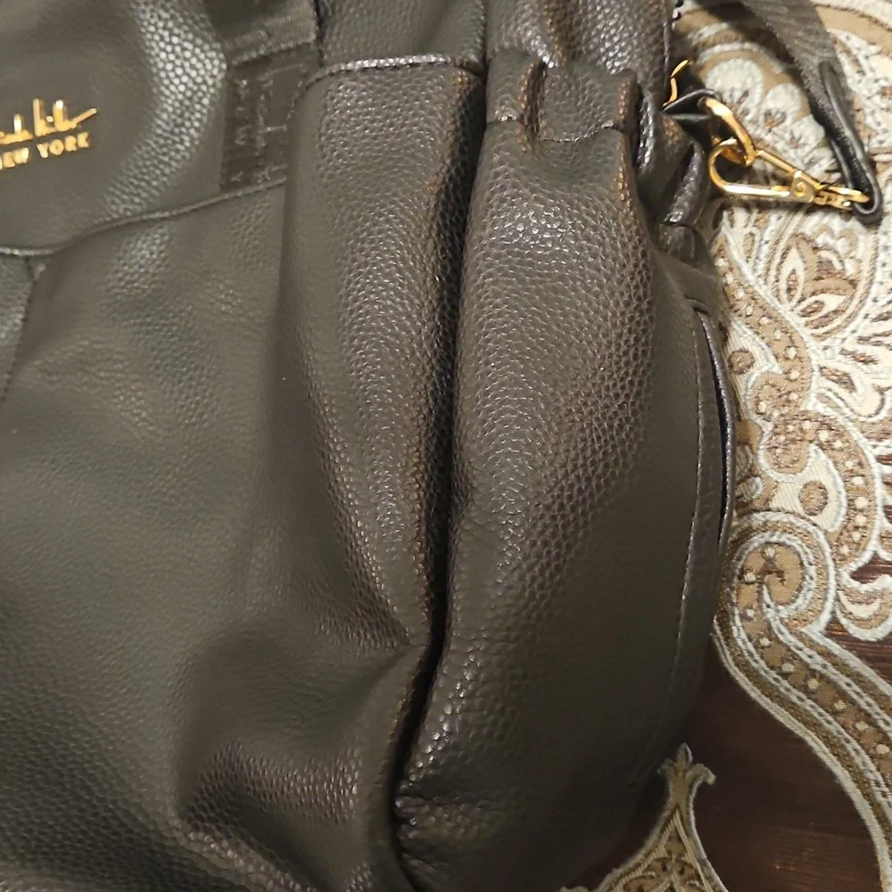 XtraLARGE NICOLE MILLER BLACK & GOLD PEBBLED DIAPER/MESSENGER/TRAVEL/DUFFLE BAG.